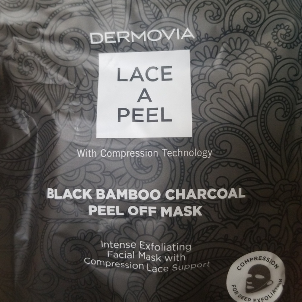 Lace a peel Black bamboo face mask